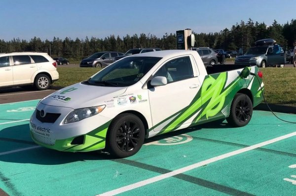 Базираната в Стратфорд фирма Upcycle Green Technology преобразува японски седани от 2009-2013 г. в електрически автомобили. В момента на американския пазар няма малки електрически пикапи, а по-късно тази ниша ще бъде заета от електрическия Ford Maverick.